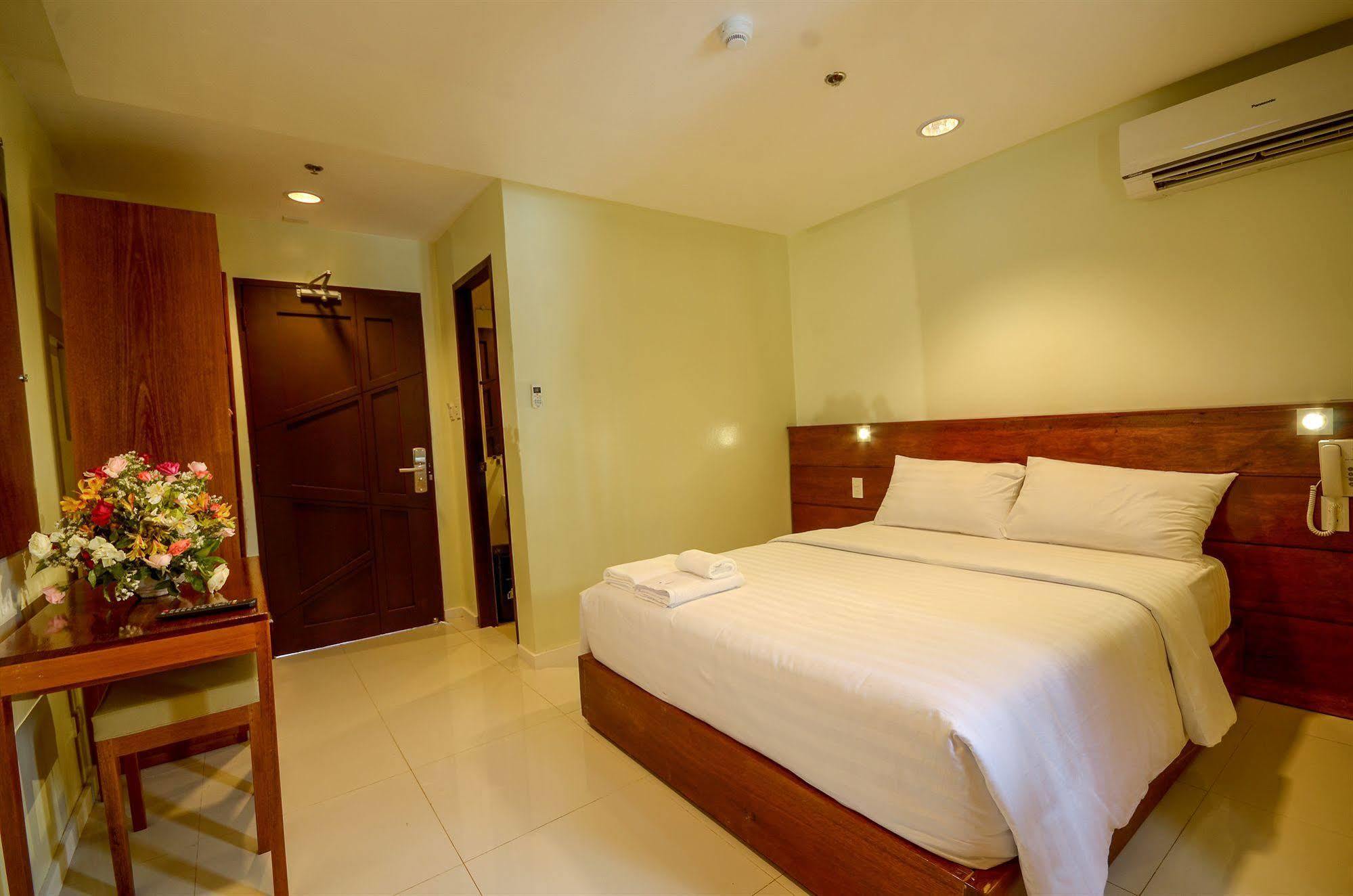 Marianne Hotel Puerto Princesa Exterior foto